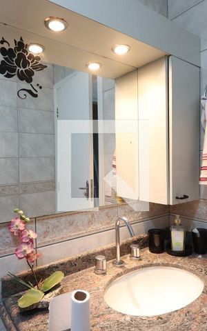 Casa à venda com 350m², 4 quartos e 3 vagasBanheiro do térreo