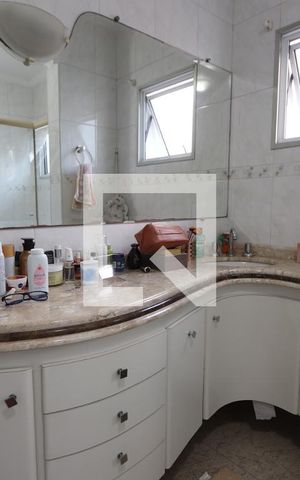 Casa à venda com 350m², 4 quartos e 3 vagasBanheiro da Suíte