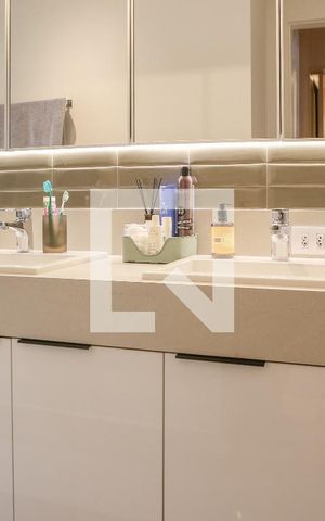 Apartamento para alugar com 75m², 2 quartos e 1 vaga Apartamento para alugar com 75m², 2 quartos e 1 vagaBanheiro da Suíte