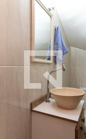 Casa de condomínio à venda com 127m², 3 quartos e 2 vagasLavabo