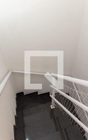 Casa de condomínio à venda com 127m², 3 quartos e 2 vagasEscada