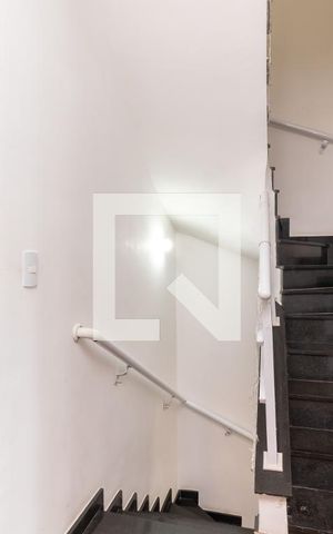 Casa de condomínio à venda com 127m², 3 quartos e 2 vagasEscada