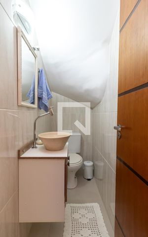 Casa de condomínio à venda com 127m², 3 quartos e 2 vagasLavabo