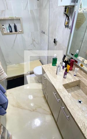 Apartamento à venda com 73m², 2 quartos e 1 vaga Apartamento à venda com 73m², 2 quartos e 1 vagaBanheiro