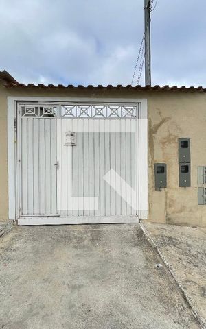 Casa à venda com 35m², 1 quarto e 1 vaga Casa à venda com 35m², 1 quarto e 1 vagaFachada