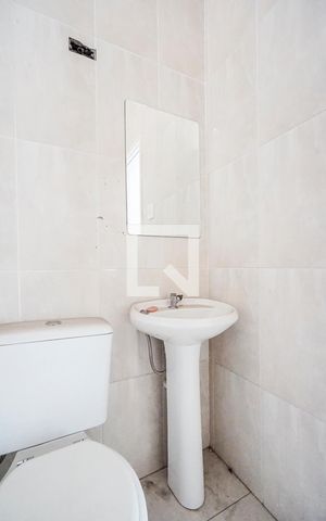 Casa à venda com 160m², 3 quartos e 1 vaga Casa à venda com 160m², 3 quartos e 1 vagaBanheiro social 02