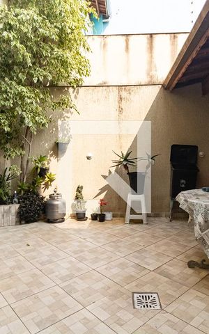 Casa à venda com 180m², 3 quartos e 1 vaga Casa à venda com 180m², 3 quartos e 1 vagaQuintal