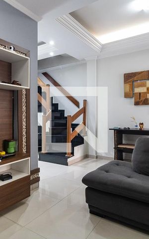Casa à venda com 180m², 3 quartos e 1 vaga Casa à venda com 180m², 3 quartos e 1 vagaSala