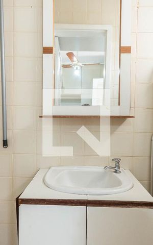 Apartamento à venda com 77m², 2 quartos e 2 vagasBanheiro de serviço