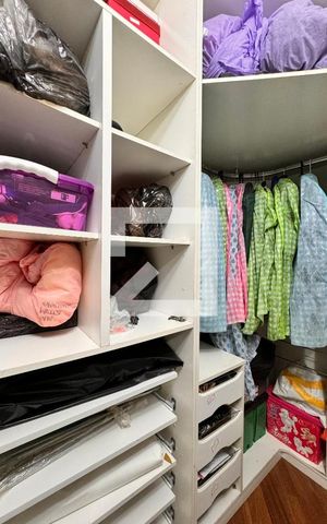 Apartamento à venda com 160m², 3 quartos e 2 vagas Apartamento à venda com 160m², 3 quartos e 2 vagasCloset da suíte