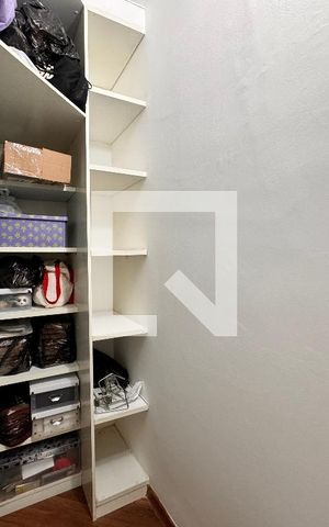Apartamento à venda com 160m², 3 quartos e 2 vagas Apartamento à venda com 160m², 3 quartos e 2 vagasCloset da suíte