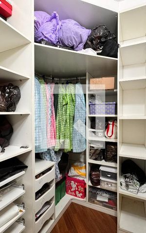 Apartamento à venda com 160m², 3 quartos e 2 vagas Apartamento à venda com 160m², 3 quartos e 2 vagasCloset da suíte