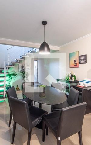 Casa à venda com 136m², 3 quartos e 2 vagas Casa à venda com 136m², 3 quartos e 2 vagasSala
