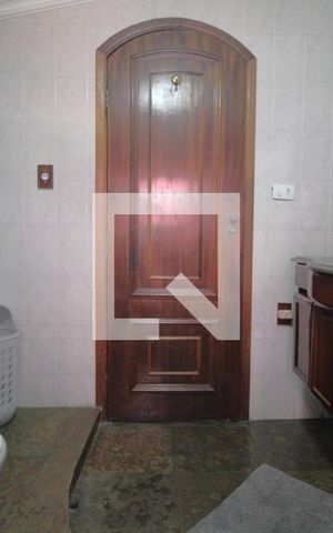 Casa para alugar com 300m², 3 quartos e 5 vagasBanheiro comum