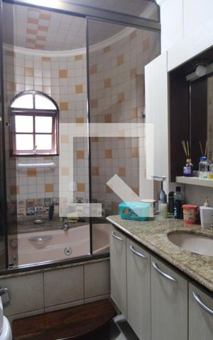 Casa para alugar com 300m², 3 quartos e 5 vagasBanheiro da suíte