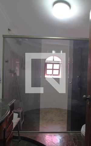 Casa para alugar com 300m², 3 quartos e 5 vagasBanheiro comum