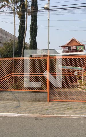 Casa para alugar com 300m², 3 quartos e 5 vagasFachada
