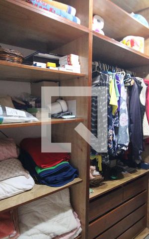 Casa para alugar com 300m², 3 quartos e 5 vagasCloset da suíte