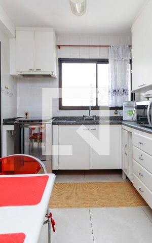 Apartamento para alugar com 120m², 3 quartos e 2 vagas Apartamento para alugar com 120m², 3 quartos e 2 vagasCozinha