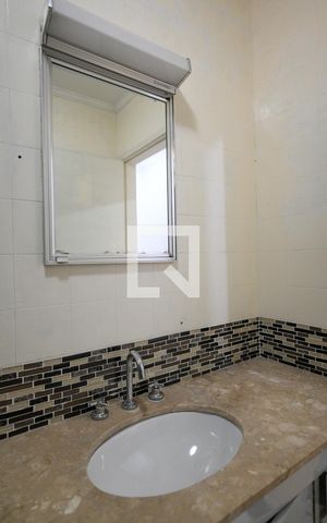 Casa à venda com 311m², 3 quartos e 5 vagas Casa à venda com 311m², 3 quartos e 5 vagasBanheiro