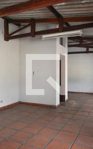 Casa à venda com 311m², 3 quartos e 5 vagas Casa à venda com 311m², 3 quartos e 5 vagasÁrea comum - Salão de Festa