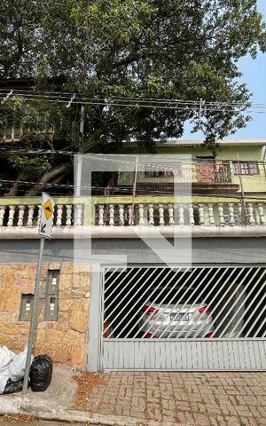 Casa à venda com 370m², 5 quartos e 4 vagas Casa à venda com 370m², 5 quartos e 4 vagasFachada