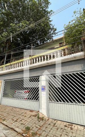 Casa à venda com 370m², 5 quartos e 4 vagas Casa à venda com 370m², 5 quartos e 4 vagasFachada/Plaquinha