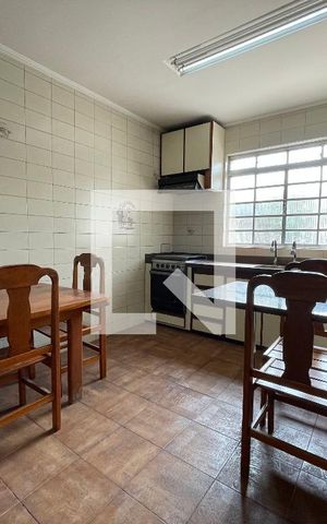 Casa à venda com 370m², 5 quartos e 4 vagas Casa à venda com 370m², 5 quartos e 4 vagasCozinha 1