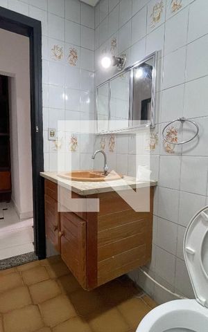 Casa à venda com 370m², 5 quartos e 4 vagas Casa à venda com 370m², 5 quartos e 4 vagasBanheiro 2