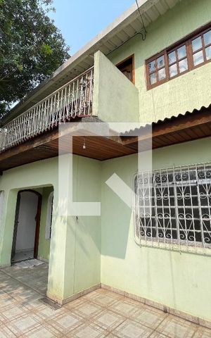 Casa à venda com 370m², 5 quartos e 4 vagas Casa à venda com 370m², 5 quartos e 4 vagasVaranda