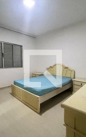 Casa à venda com 370m², 5 quartos e 4 vagas Casa à venda com 370m², 5 quartos e 4 vagasQuarto 6