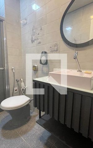Casa à venda com 370m², 5 quartos e 4 vagas Casa à venda com 370m², 5 quartos e 4 vagasBanheiro 1