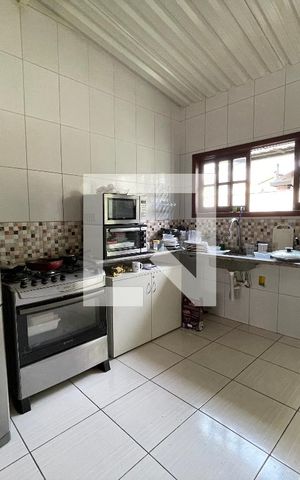 Casa à venda com 370m², 5 quartos e 4 vagas Casa à venda com 370m², 5 quartos e 4 vagasCozinha 2
