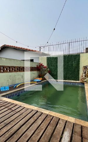 Casa à venda com 370m², 5 quartos e 4 vagas Casa à venda com 370m², 5 quartos e 4 vagasPiscina