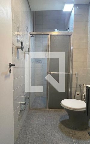 Casa à venda com 370m², 5 quartos e 4 vagas Casa à venda com 370m², 5 quartos e 4 vagasBanheiro 1