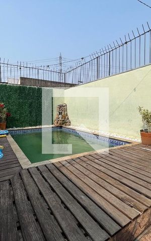 Casa à venda com 370m², 5 quartos e 4 vagas Casa à venda com 370m², 5 quartos e 4 vagasPiscina