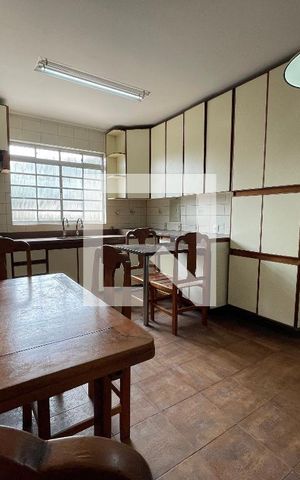 Casa à venda com 370m², 5 quartos e 4 vagas Casa à venda com 370m², 5 quartos e 4 vagasCozinha 1