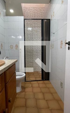 Casa à venda com 370m², 5 quartos e 4 vagas Casa à venda com 370m², 5 quartos e 4 vagasBanheiro 2