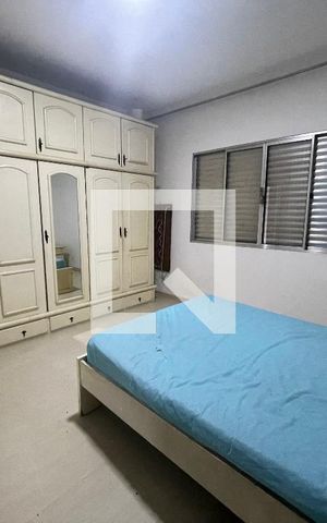 Casa à venda com 370m², 5 quartos e 4 vagas Casa à venda com 370m², 5 quartos e 4 vagasQuarto 6