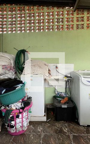 Casa à venda com 370m², 5 quartos e 4 vagas Casa à venda com 370m², 5 quartos e 4 vagasÁrea de Serviço