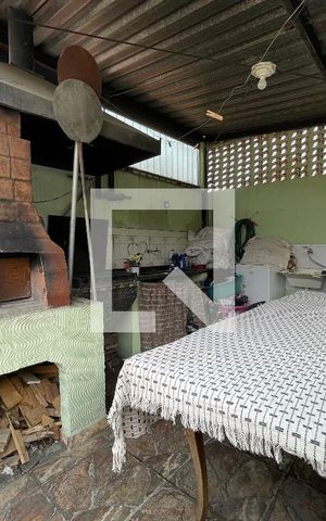 Casa à venda com 370m², 5 quartos e 4 vagas Casa à venda com 370m², 5 quartos e 4 vagasÁrea de Serviço