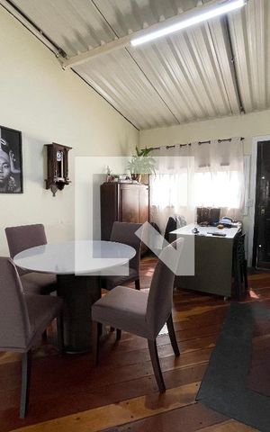 Casa à venda com 370m², 5 quartos e 4 vagas Casa à venda com 370m², 5 quartos e 4 vagasSala 2