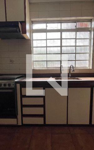 Casa à venda com 370m², 5 quartos e 4 vagas Casa à venda com 370m², 5 quartos e 4 vagasCozinha 1