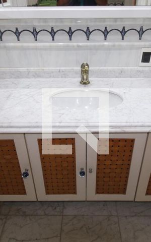 Apartamento à venda com 425m², 5 quartos e 7 vagasQuarto 2 - Banheiro