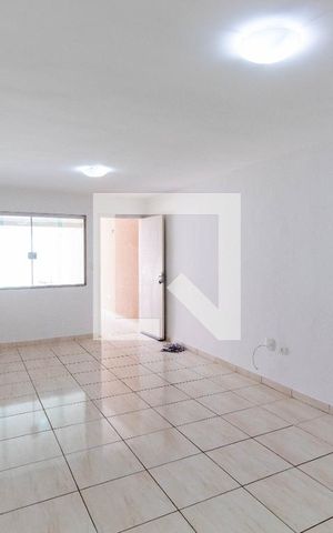 Casa à venda com 102m², 3 quartos e 2 vagas Casa à venda com 102m², 3 quartos e 2 vagasSala