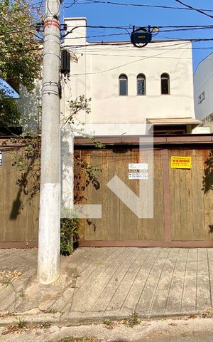 Casa à venda com 900m², 6 quartos e 8 vagasFachada