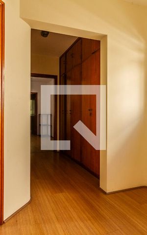 Casa à venda com 900m², 6 quartos e 8 vagasCorredor