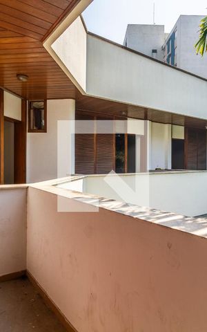 Casa à venda com 900m², 6 quartos e 8 vagasSuíte 3