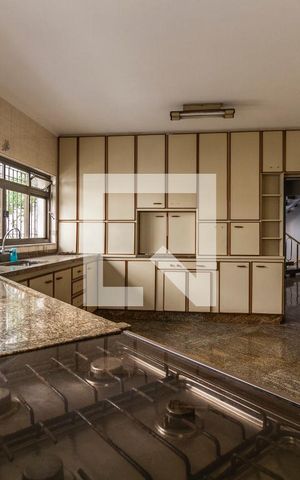 Casa à venda com 900m², 6 quartos e 8 vagasCozinha