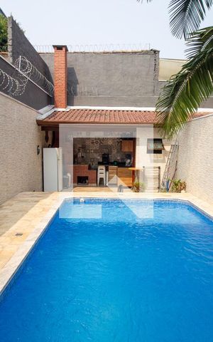 Casa à venda com 392m², 3 quartos e 4 vagas Casa à venda com 392m², 3 quartos e 4 vagasÁrea Externa